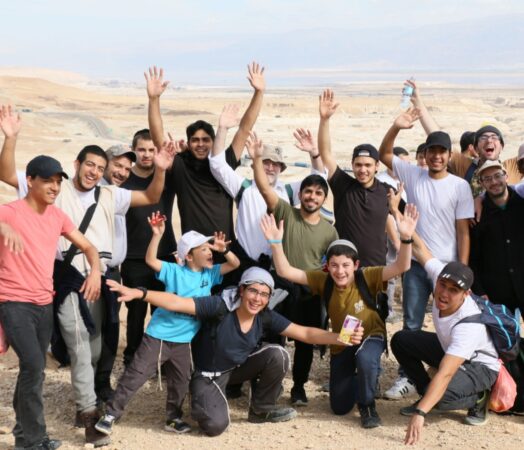 students, group photo outside, jeshiva boys