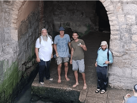 students, group photo outside, jeshiva boys rabbi norin